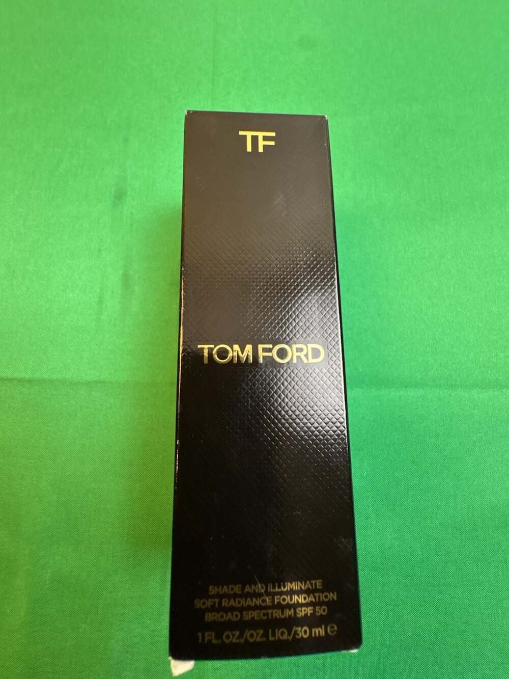 Tom Ford Shade and Illuminate Soft Radiance Foundation SPF 50 (1 fl. oz / 30 ml)
